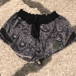 lululemon shorts size 10